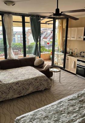 Kazanlak Apartment | DOWNTOWN Central Apartment Guesthouse with Full Kitchen, Panoramic Views, Self Check-in & Free Parking, Kazanlak Best!
