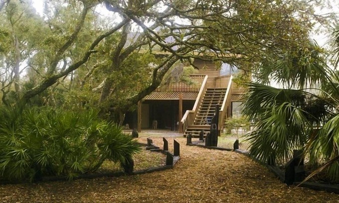 St. George Island House | Downtown, close to the beach, pet friendly!