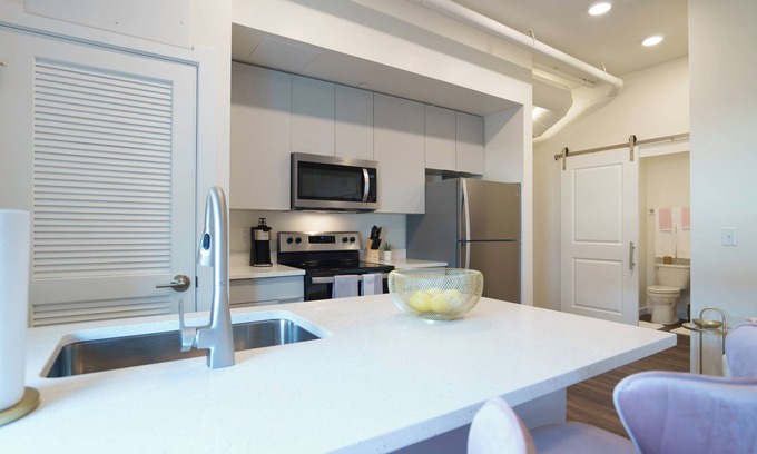 Uptown District Hotel | Downtown Columbus The Standard Apartment