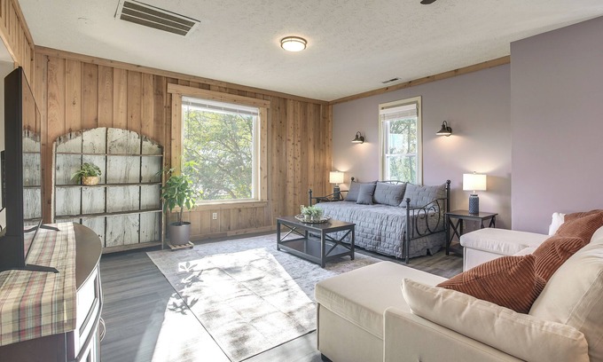 Lancaster Condo | Downtown Condo ~ 23 Mi to Hocking Hills State Park