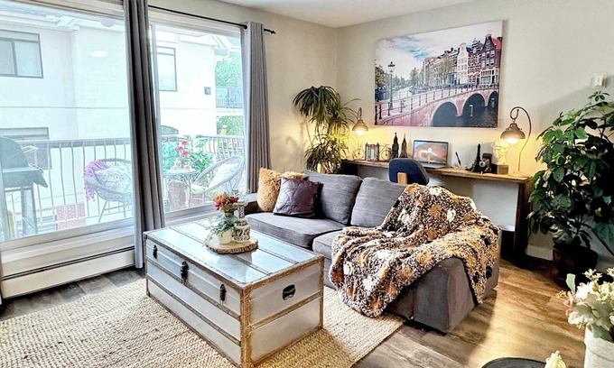 North Central Edmonton Condo | Downtown Condo near Rogers | Parking, Gym, Kitchen
