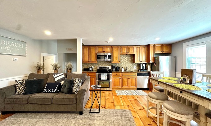 Fifth Ward Condo | Downtown Condo on Thames Street