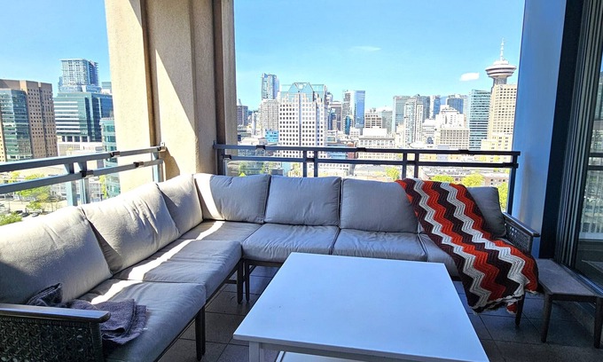Central Condo | Downtown Condo qnwith 2 Beds, Large Balcony, Amazing Views & Free Parking