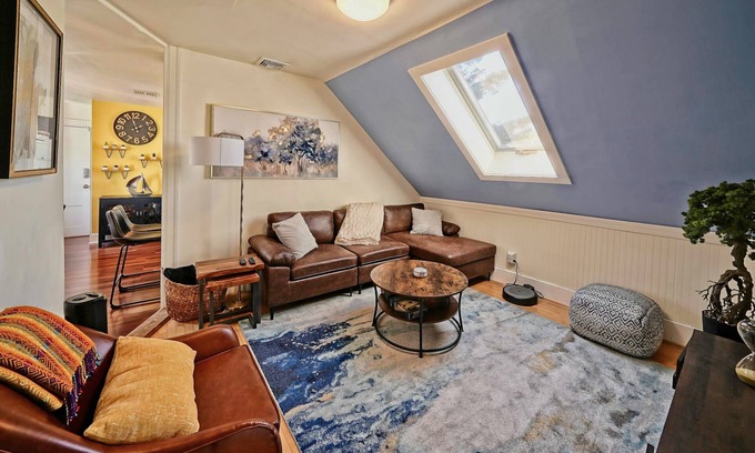 Salem Condo | ★Downtown Condo~Steps from the Water & Common★