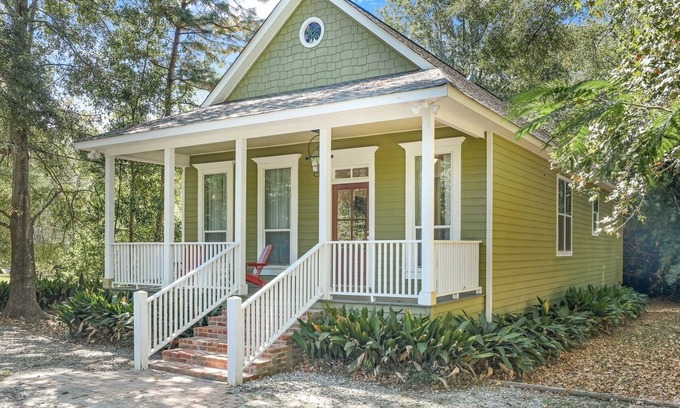 Abita Springs House | Downtown Cottage/Walk To It All/30 Mile Biking Path/Abita Brew Pub Restaurant