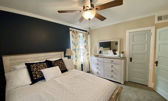 Hartsville Cottage | Downtown Cozy Cottage Family Retreat