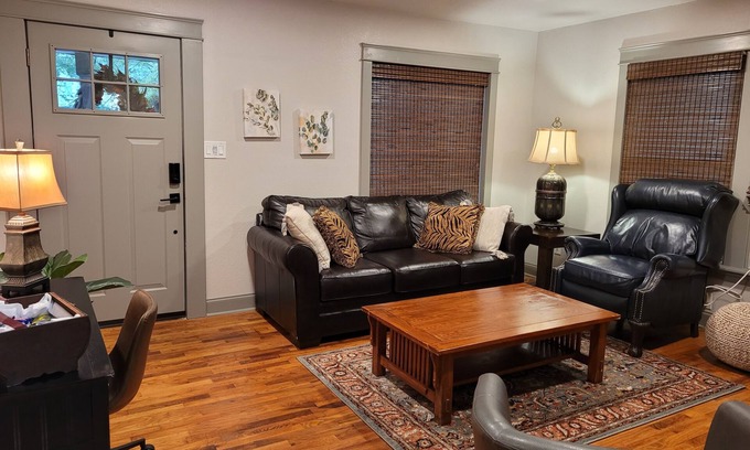 Fort Smith House | DOWNTOWN COZY GETAWAY