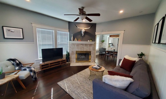 Denver Heights House | Downtown Craftsman Bungalow - Newly Renovated
