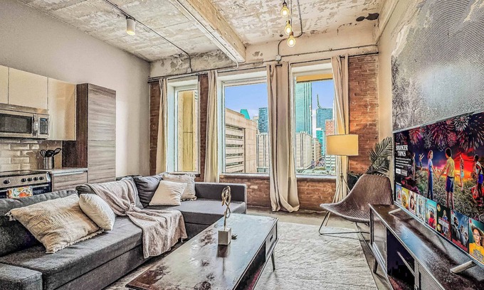 Downtown Dallas Apartment | Downtown Dallas 1BR | Sleeps 4 | Parking Included