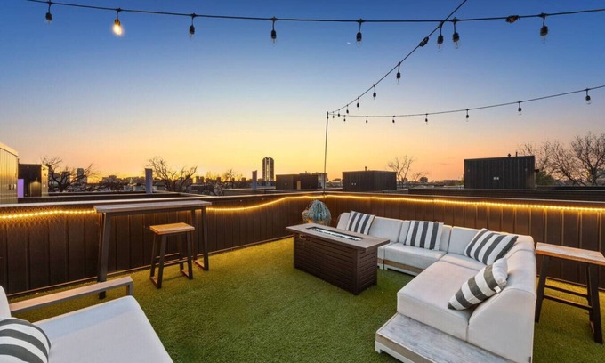 Old East Dallas House | Downtown Dallas | Rooftop Deck | Stunning Design
