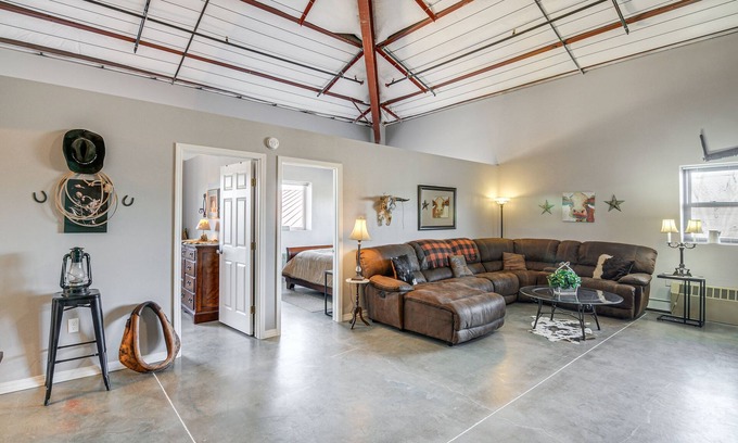 Del Norte Apartment | Downtown Del Norte Apartment: Ski, Hike & Shop!