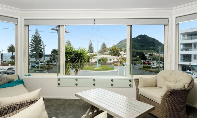 Mount Maunganui House | Downtown Delight in Mt Maunganui