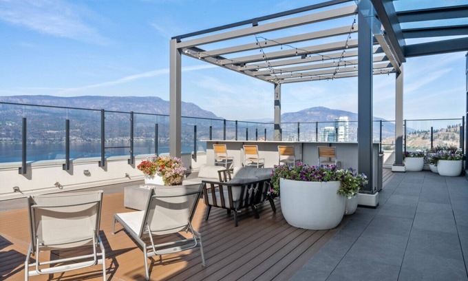 Downtown Kelowna Apartment | Downtown Delight: Chic 2-Bed Apartment in Kelowna's Heart