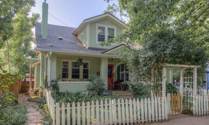 Mapleton Hill Condo | Downtown Delight off Pearl street