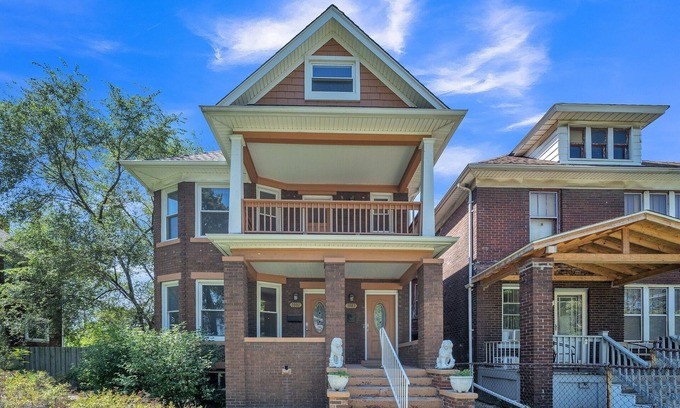 Mexicantown - Southwest Detroit Apartment | Downtown Detroit Adjacent - Southwest 2nd Fl Apt 2 Bedroom Apts by Redawning