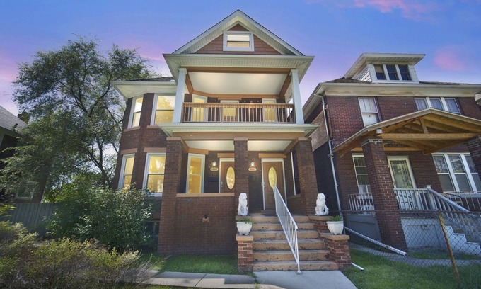 Mexicantown - Southwest Detroit Apartment | Downtown Detroit Adjacent - Southwest 1st Fl Apt 2 Bedroom Apts by Redawning