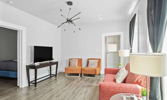 Mexicantown - Southwest Detroit House | Downtown Detroit Gem – 3 Bedrooms and Culture!