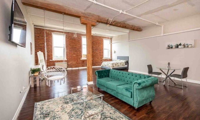 Detroit Apartment | Downtown Detroit Modern Loft w/Free Parking 420