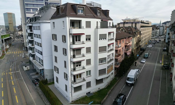 Oerlikon Apartment | Downtown Dream 3,5BR with Balcony and Style