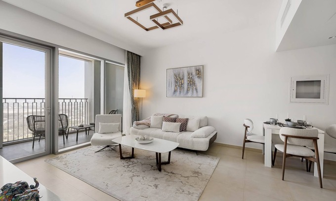 Bur Dubai Condo | Downtown Dubai Luxury Condo, 2 minute walk to Dubai Mall