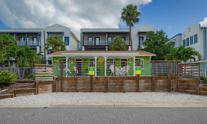 Downtown Dunedin Cottage | Downtown Dunedin Cottage Near Beaches + Breweries