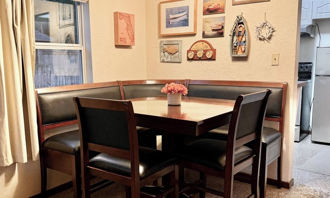 Sanford Apartment | Downtown Duplex A Amazing Location