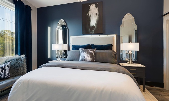 West End Condo | Downtown Exquisite Couples Weekend Getaway+Parking