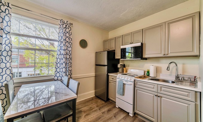 Falmouth Apartment | Downtown Falmouth 1 Bedroom Apartment