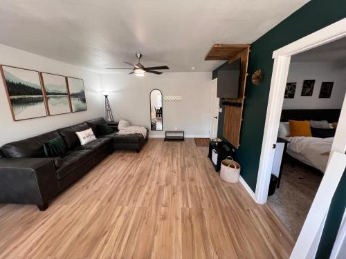 Casper Apartment | Downtown Forest Retreat