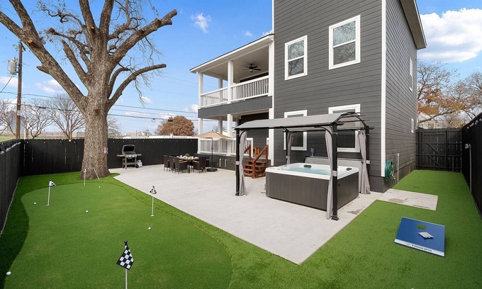 Fort Worth House | Downtown FW Stockyards TCU HotTub MiniGolf with Skyline View