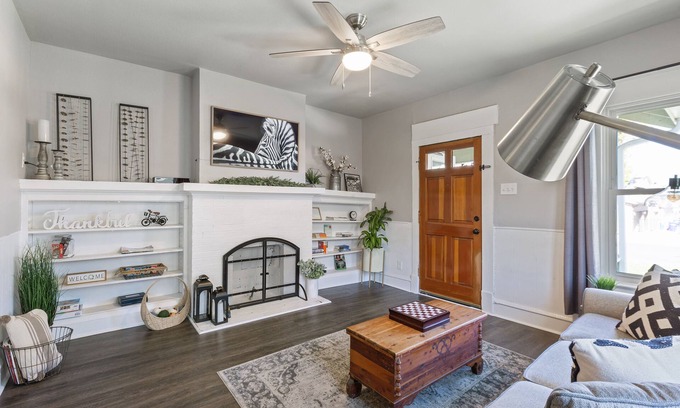 Waco Cottage | Downtown Gem near Silos, Baylor, Cameron Park.