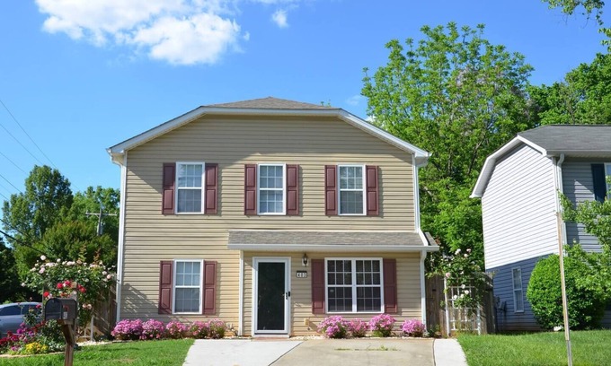 Biddleville House | Downtown Gem w/Fenced Yard, BBQ Grill and Firepit