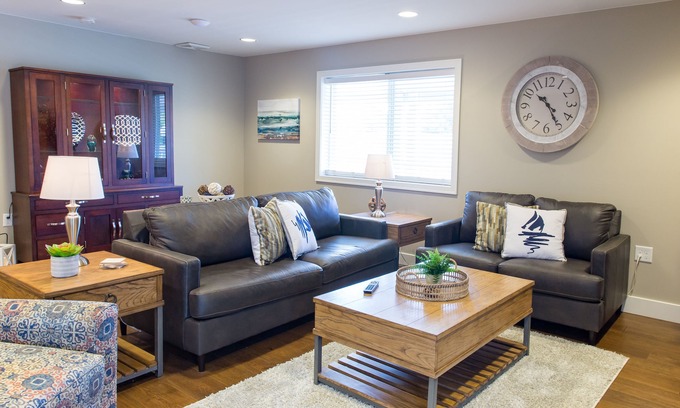 Caseville Condo | Downtown Getaway