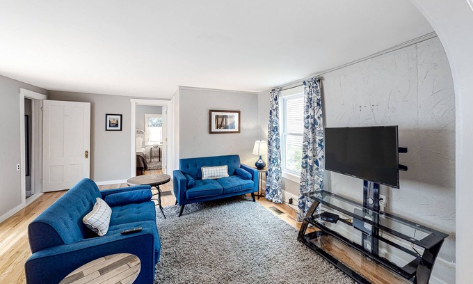 Castine Condo | Downtown Getaway w/Full Kitchen & Furnished Porch - Walk to the Beach/Harbor
