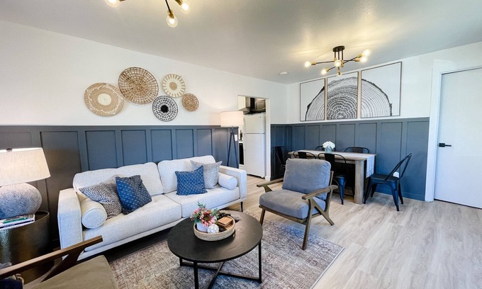 Redmond House | Downtown Getaway- Walk to Breweries, Restaurants, and Shopping!