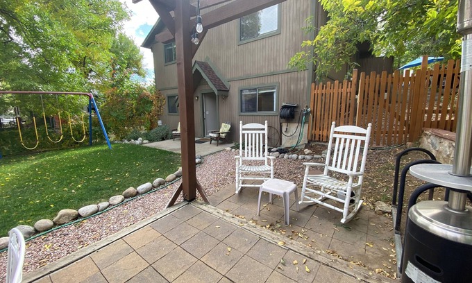 Golden House | Downtown Golden walkable to trails with comfortable beds!