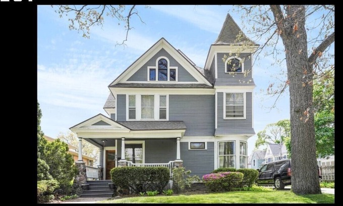 Grand Rapids House | Downtown Grand Rapids 2nd Floor Unit 3Beds 3Baths Ensuite Heritage Hill Home