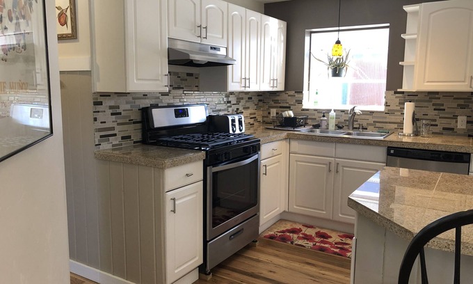 Gunnison House | Downtown Gunnison 3bd/2ba home