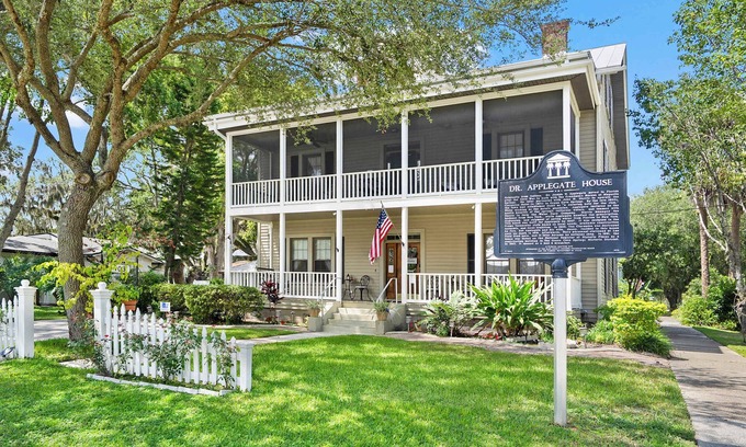 Green Cove Springs House | Downtown Historic Victorian, Steps to Clay Theatre