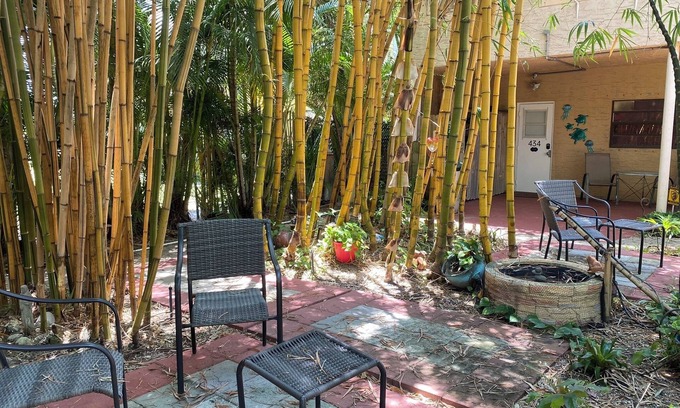 Palm Beach - West Palm Beach Apartment | Downtown Historic Carriage House-walk or bike to beach, entertainment district