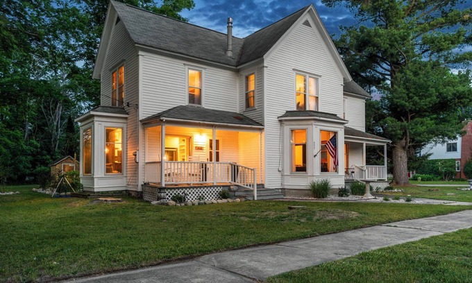 Bellaire Other | Downtown Historic Farmhouse┃ 2300+ Sq Ft┃1 Acre Lot w/Patio & Fire Pit