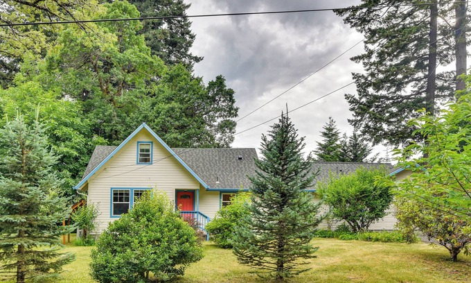 Stevenson House | Downtown Home w/Patio - Walk to Shops & Dining!