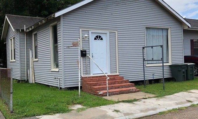 Houma House | Downtown Houma, LA - Near Main St and Courthouse