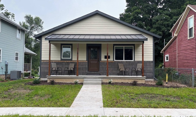 Mann House | Downtown Iowa City - Brand New Luxury Stay