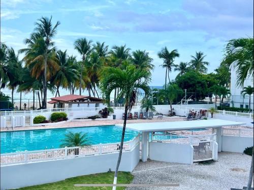 Isla Verde Apartment | Downtown Isla Verde Beachfront Apartment with Pool and Parking