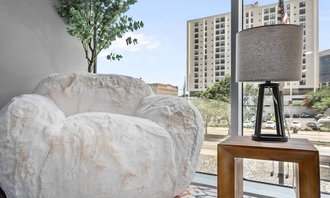 Downtown Kansas City Apartment | Downtown Kansas City One Bedroom Suite w/GYM
