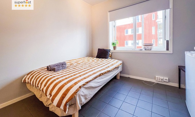Toyen Apartment | DOWNToWN KING BED FASHiONABLE