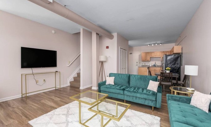 Downtown Cleveland Apartment | Downtown King Loft | Free Parking