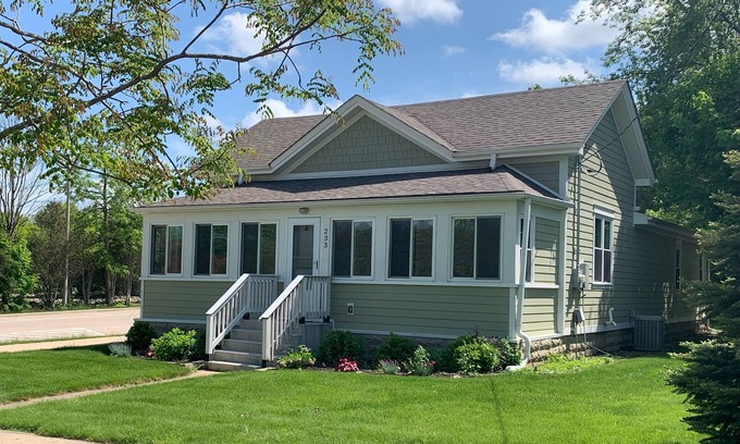 Lake Geneva House | Downtown Lake Geneva Sleeps 14