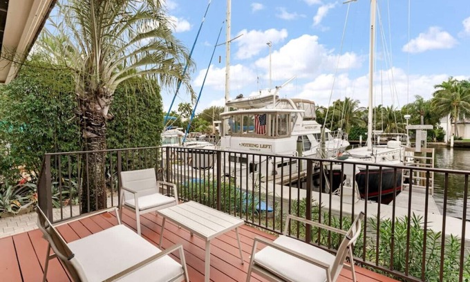 Hendricks and Venice Isles House | DOWNTOWN LAS OLAS WATERFRONT HOME! UPDATED UNIT